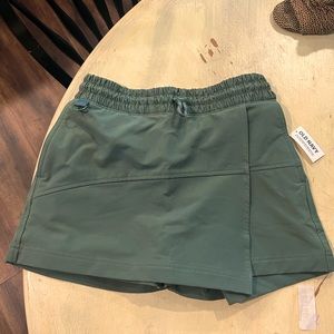Nwt Old Navy hunter green skort sz small